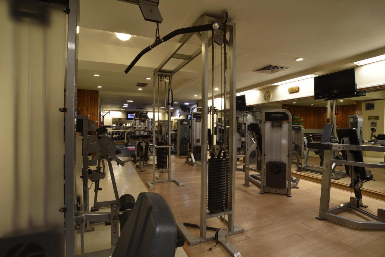 Pearl Continental Hotel, Karatschi Exterior foto A gym in a hotel