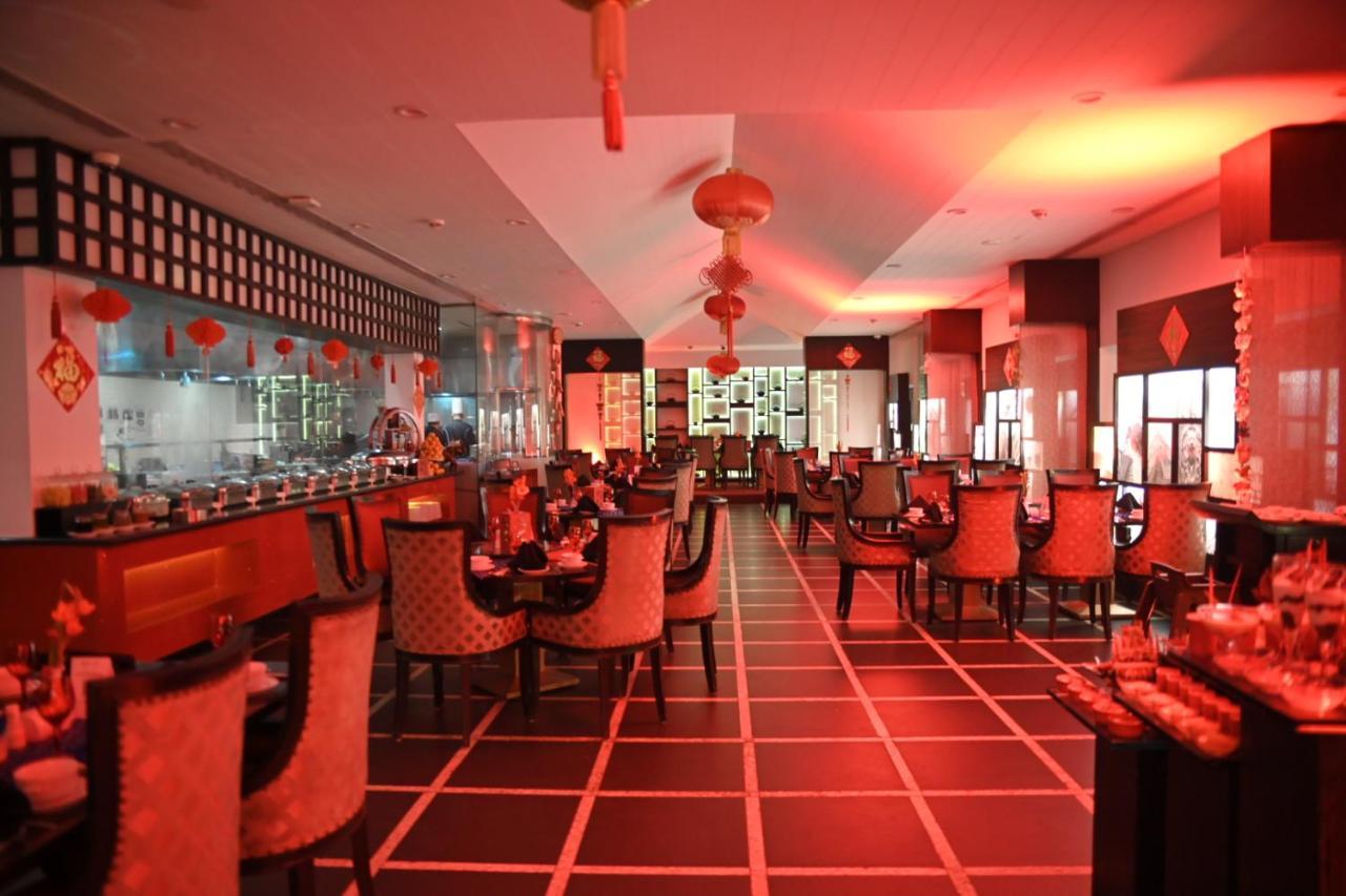 Pearl Continental Hotel, Karatschi Exterior foto The interior of the restaurant