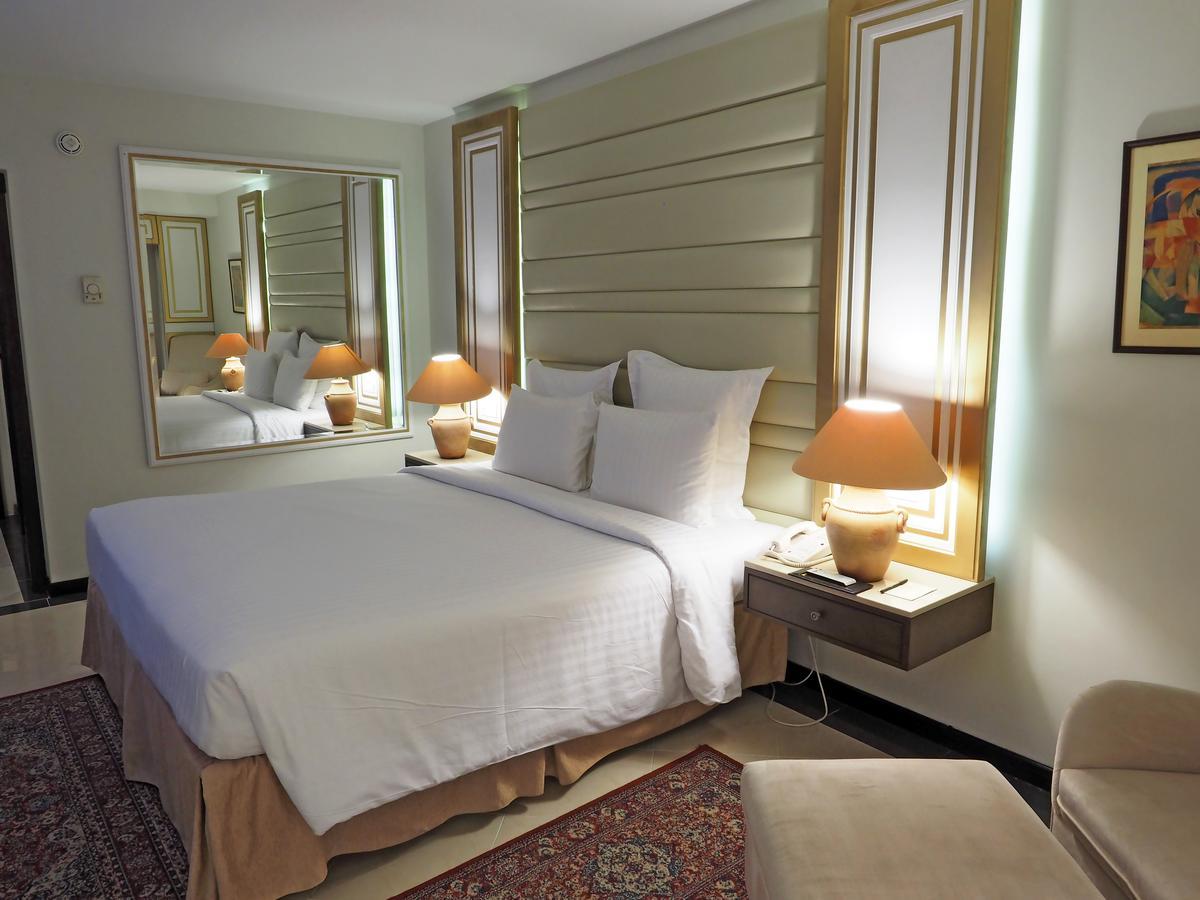 Pearl Continental Hotel, Karatschi Exterior foto A bedroom at the hotel