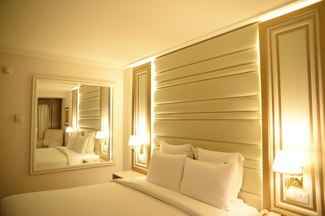 Pearl Continental Hotel, Karatschi Exterior foto A bedroom at the hotel